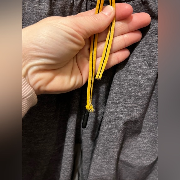 Lululemon T.H.E shorts 9” unlined sz small‎ - Picture 5 of 8